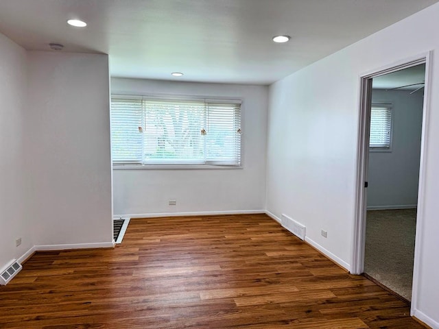 572 N Emroy Ave, Elmhurst, IL 60126 - spare room featuring healthy amount of natural light, wood finished floors, recessed lighting, and a smoke detector