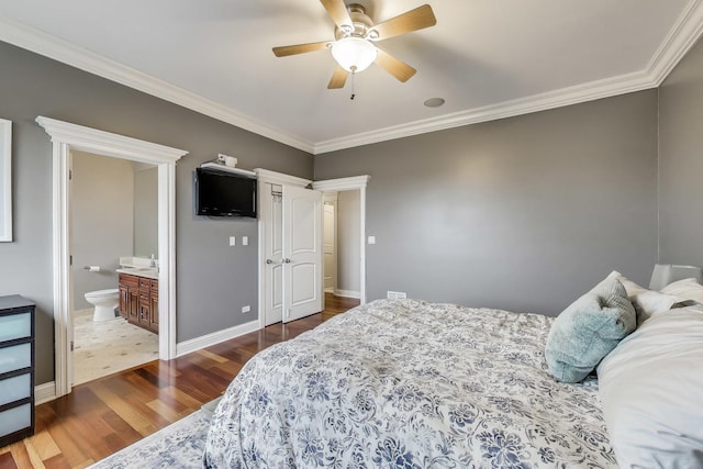 2709 W Bryn Mawr Ave Unit 4, Chicago, IL 60659 - bedroom with wood finished floors, crown molding, baseboards, ensuite bath, and a ceiling fan