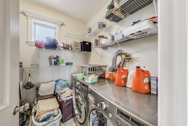 2709 W Bryn Mawr Ave Unit 4, Chicago, IL 60659 - laundry area with independent washer and dryer