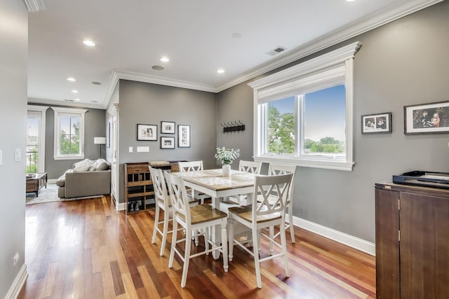 2709 W Bryn Mawr Ave Unit 4, Chicago, IL 60659 - dining space featuring crown molding, wood finished floors, baseboards, and recessed lighting