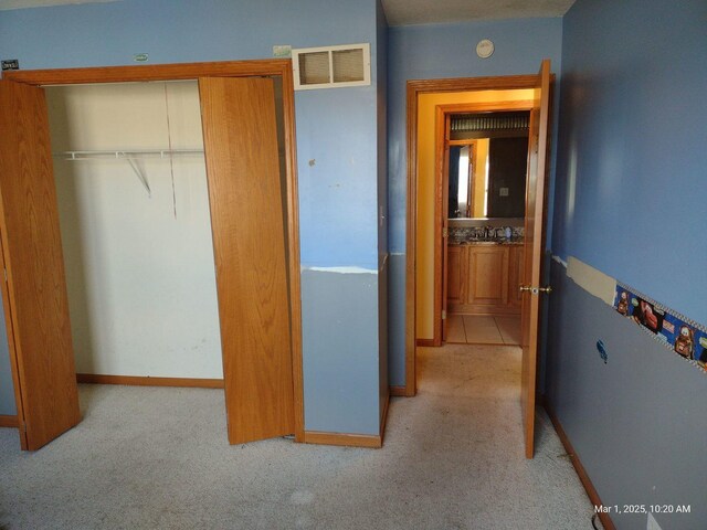 41 Manor Dr, Matteson, IL 60443 - unfurnished bedroom featuring carpet floors, a closet, and baseboards