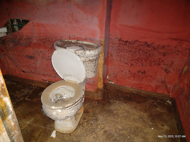 41 Manor Dr, Matteson, IL 60443 - bathroom featuring toilet and baseboards