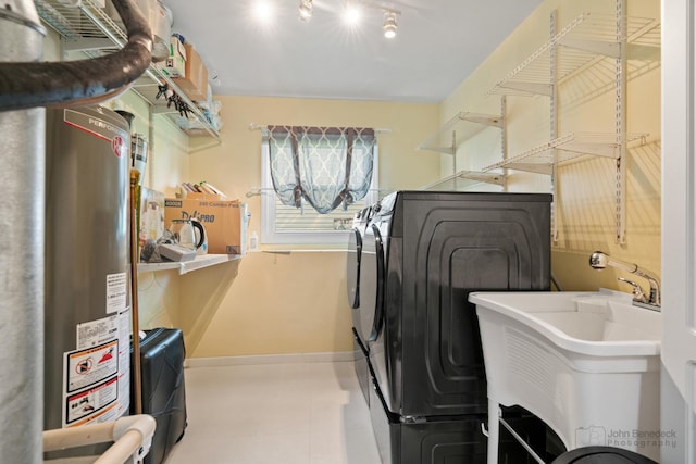 634 Primrose Ln, Schaumburg, IL 60194 - laundry area featuring washer and dryer, gas water heater, and baseboards