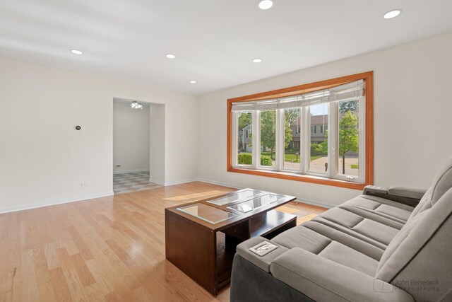 634 Primrose Ln, Schaumburg, IL 60194 - living area with light wood-style floors, recessed lighting, and baseboards