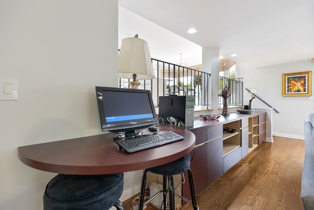 1452 Hemlock Knoll Ter, Northbrook, IL 60062 - office space featuring wood finished floors, baseboards, and recessed lighting