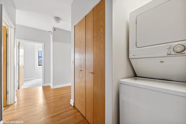 1529 S State St Unit 11B, Chicago, IL 60605 - laundry room with stacked washer / drying machine, light wood-style flooring, and baseboards