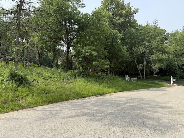 3888 Carlisle Dr, Crystal Lake, IL 60012