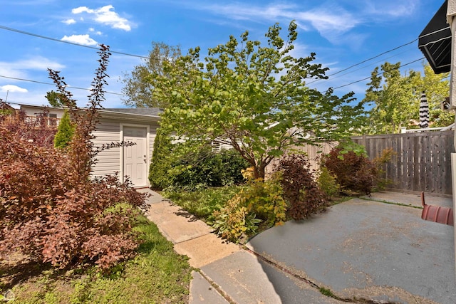 4042 N Kenneth Ave, Chicago, IL 60641 - view of yard featuring a patio