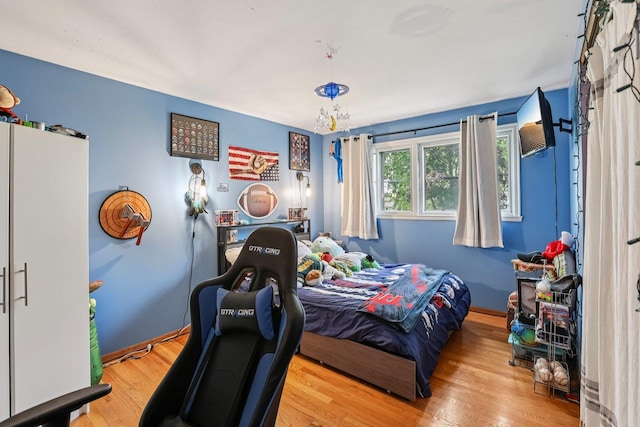 917 Aimtree Pl, Schaumburg, IL 60194 - bedroom with wood finished floors and baseboards