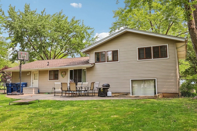 917 Aimtree Pl, Schaumburg, IL 60194 - back of house with a lawn and a patio