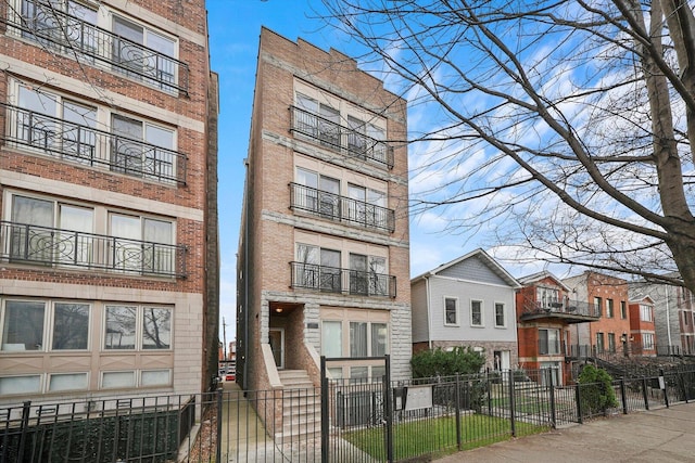 2515 W Harrison St Unit 1, Chicago, IL 60612 - view of building exterior featuring a fenced front yard