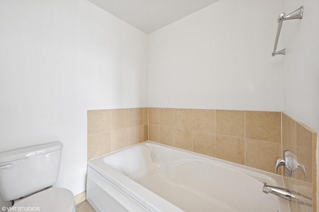 720 W Randolph St Unit 707, Chicago, IL 60661 - bathroom with a bath and toilet
