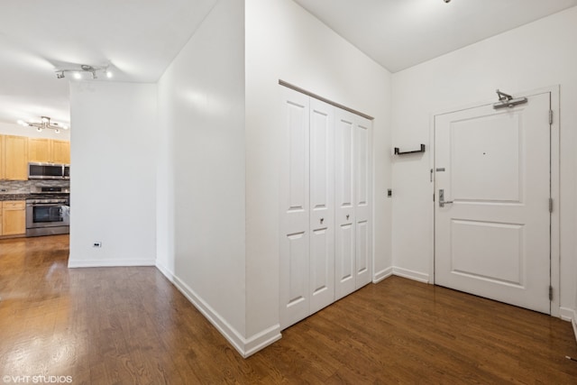 720 W Randolph St Unit 707, Chicago, IL 60661 - entryway with dark wood-type flooring and baseboards