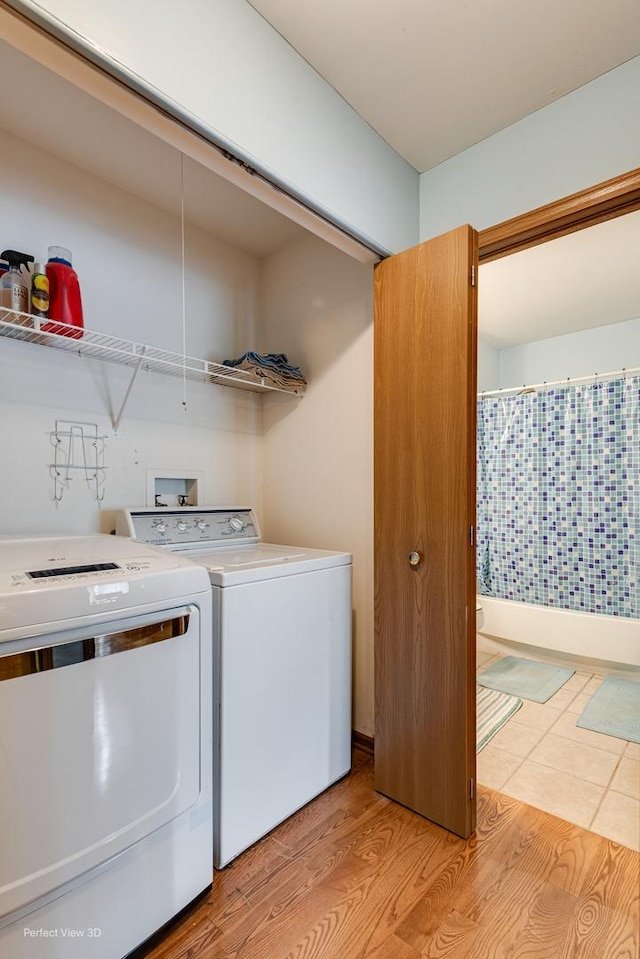 3018 Coastal Dr, Aurora, IL 60503 - laundry area featuring washing machine and dryer and light wood-type flooring