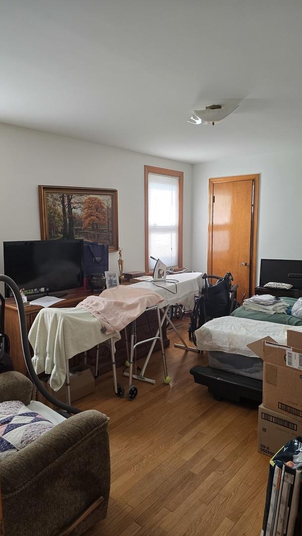 bedroom featuring light wood finished floors