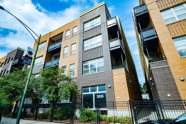 2935 N Clybourn Ave Unit 203, Chicago, IL 60618 - view of apartment building / complex