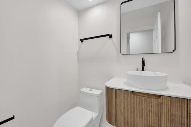 5701 Foxgate Ln, Hinsdale, IL 60521 - bathroom featuring vanity and toilet