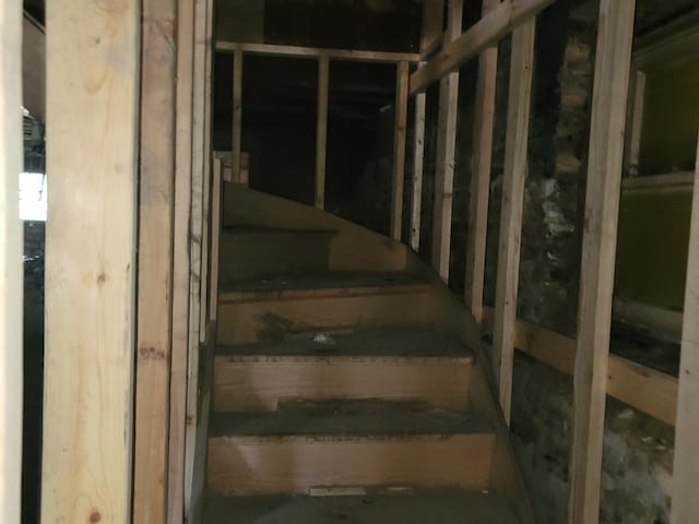 6342 S Eberhart Ave, Chicago, IL 60637 - view of staircase