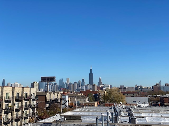 2538 W Flournoy St Unit 3, Chicago, IL 60612 - skyline view