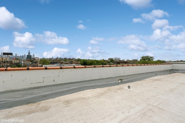 2538 W Flournoy St Unit 3, Chicago, IL 60612 - view of yard featuring a skyline view