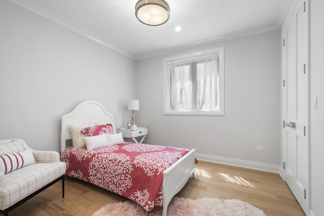 1834 N Hudson Ave Unit 2, Chicago, IL 60614 - bedroom with crown molding, light wood finished floors, baseboards, and recessed lighting
