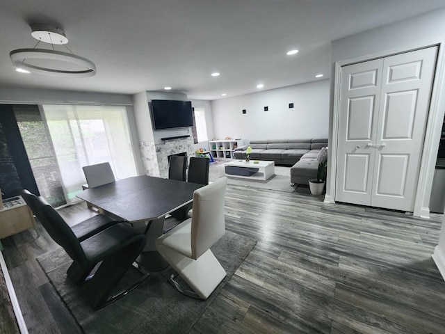 320 Sheridan Dr Unit 2C, Willowbrook, IL 60527 - dining space with wood finished floors and recessed lighting