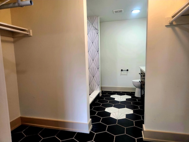 3601 W 123rd Pl, Alsip, IL 60803 - bathroom featuring toilet, baseboards, recessed lighting, and tile patterned floors