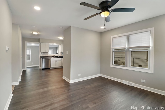 2610 S Thomas Ct, Mchenry, IL 60051 - unfurnished living room with baseboards, a ceiling fan, a sink, and recessed lighting