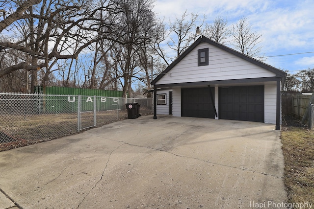2610 S Thomas Ct, Mchenry, IL 60051 - view of detached garage