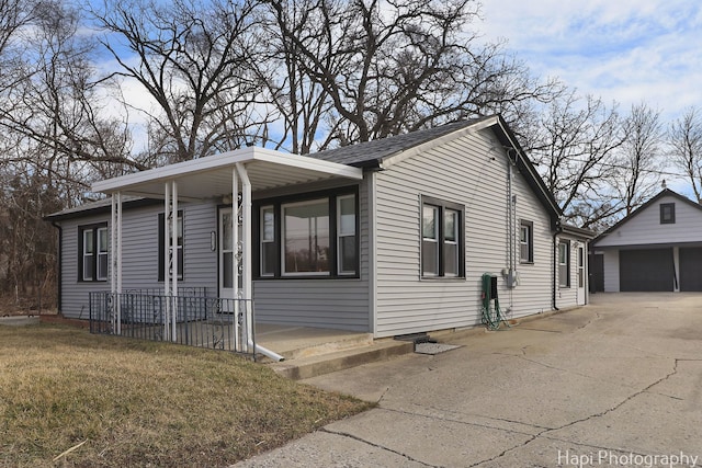 2610 S Thomas Ct, Mchenry, IL 60051 - view of front of property with a detached garage, an outbuilding, and a front lawn