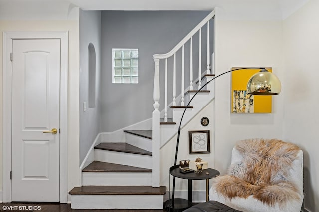 5146 N Mobile Ave, Chicago, IL 60630 - stairs featuring arched walkways