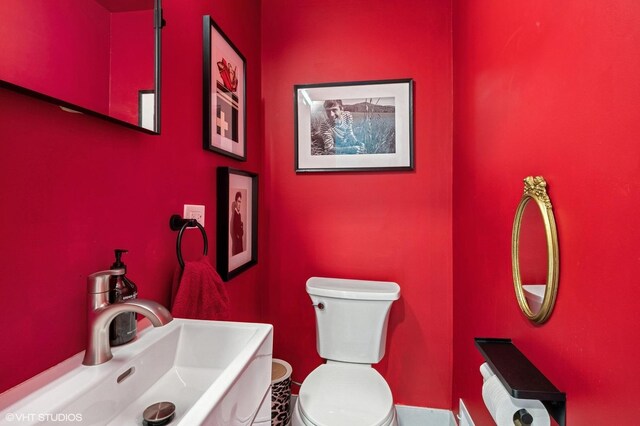 5146 N Mobile Ave, Chicago, IL 60630 - bathroom with a sink, toilet, and baseboards