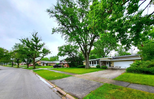 2913 Balmoral Cres, Flossmoor, IL 60422 - mid-century home with asphalt driveway, a front lawn, and an attached garage