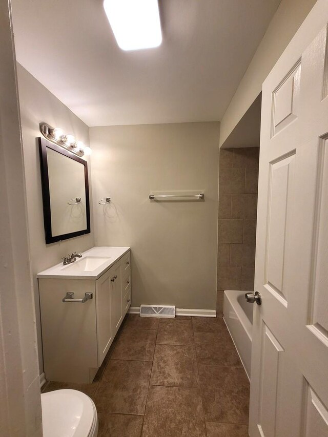 2913 Balmoral Cres, Flossmoor, IL 60422 - empty room with a ceiling fan and light wood-style flooring