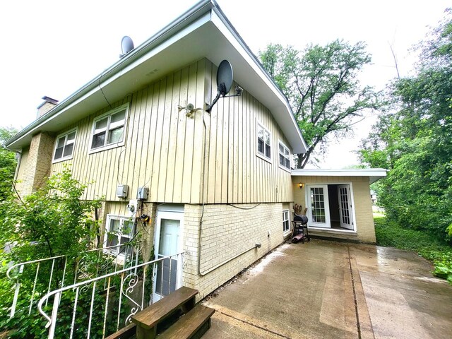 2913 Balmoral Cres, Flossmoor, IL 60422 - rear view of property featuring a chimney and a yard