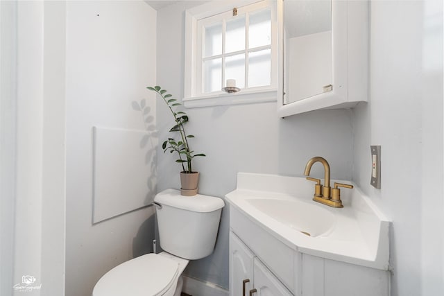 915 E Duane Blvd, Kankakee, IL 60901 - bathroom with vanity and toilet