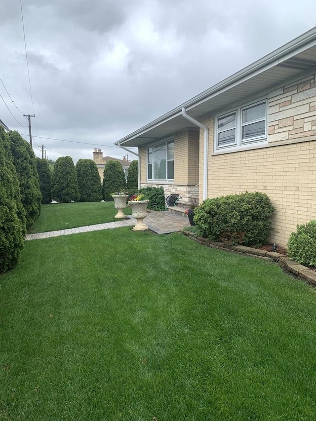 8500 W Winona St, Chicago, IL 60656 - view of green lawn