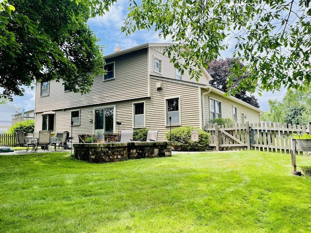 17581 W Summit Dr, Grayslake, IL 60030 - back of property with a patio