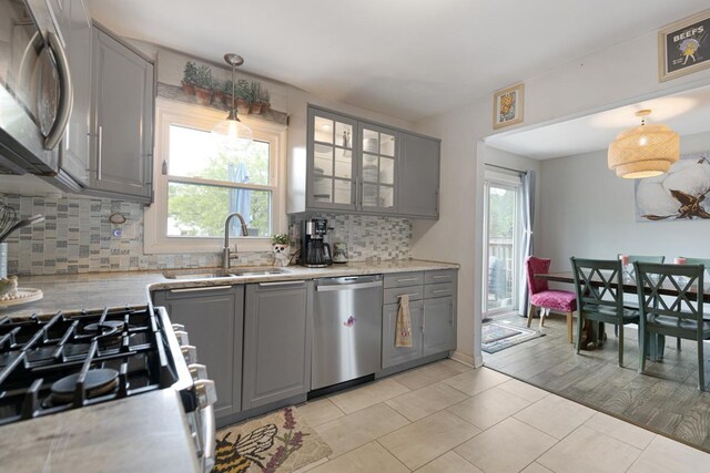 6130 Belmont Rd, Downers Grove, IL 60516 - kitchen featuring stainless steel appliances, gray cabinetry, and a sink