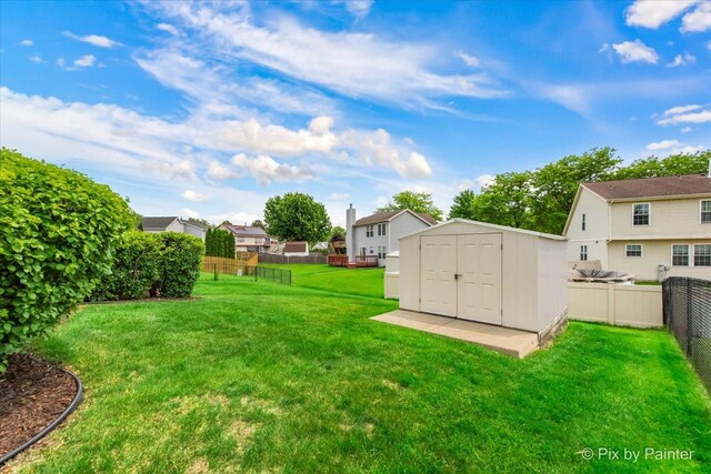 2121 Baldwin Ln, Hanover Park, IL 60133 - view of yard featuring a residential view