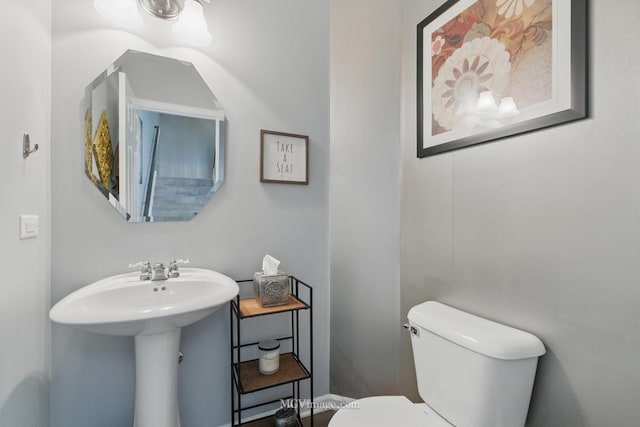 337 Bennett Dr, Carol Stream, IL 60188 - half bathroom featuring toilet