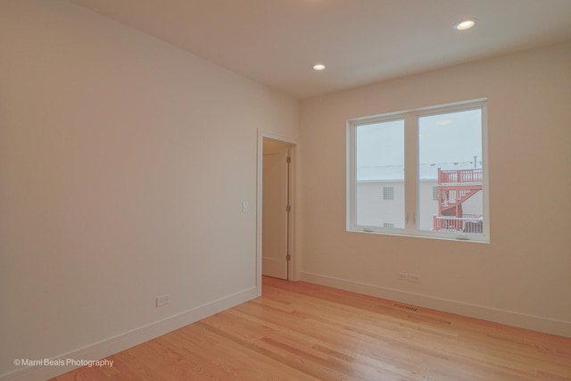6123 S Ellis Ave, Chicago, IL 60637 - empty room featuring light wood-style flooring, baseboards, and recessed lighting