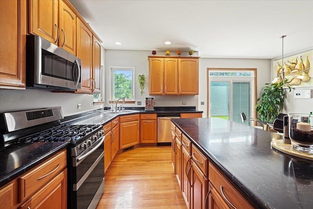 1839 Kings Gate Ln, Crystal Lake, IL 60014 - kitchen with stainless steel appliances, a sink, plenty of natural light, light wood-type flooring, and recessed lighting