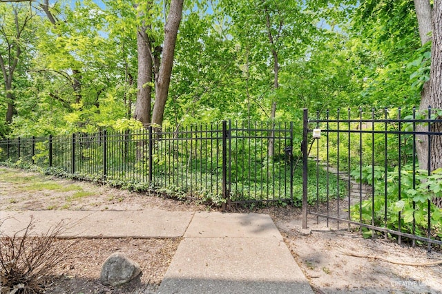 506 Taylor Ave Unit A, Glen Ellyn, IL 60137 - view of gate