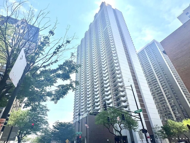 6033 N Sheridan Rd Unit 27C, Chicago, IL 60660 - view of building exterior