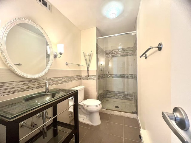 6033 N Sheridan Rd Unit 27C, Chicago, IL 60660 - full bath with a stall shower, tile patterned floors, vanity, and tile walls