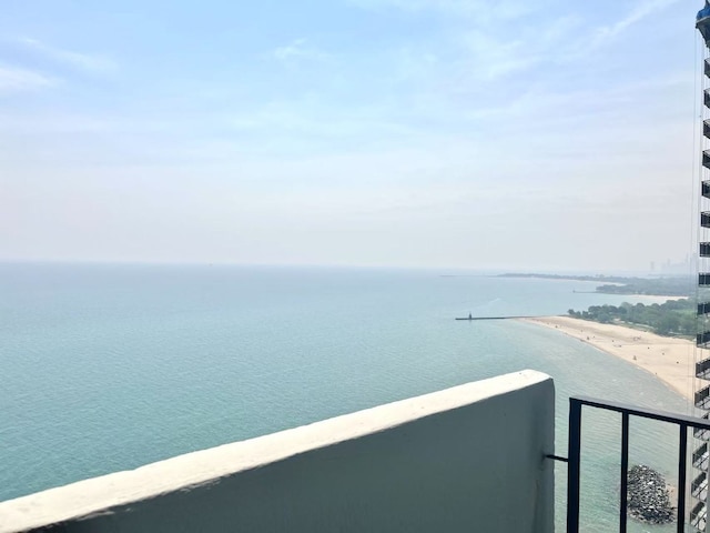 6033 N Sheridan Rd Unit 27C, Chicago, IL 60660 - water view