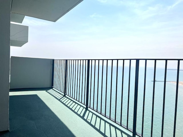 6033 N Sheridan Rd Unit 27C, Chicago, IL 60660 - balcony with a water view