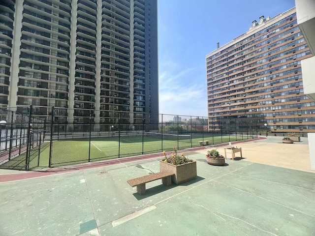 6033 N Sheridan Rd Unit 27C, Chicago, IL 60660 - view of property's community featuring a tennis court