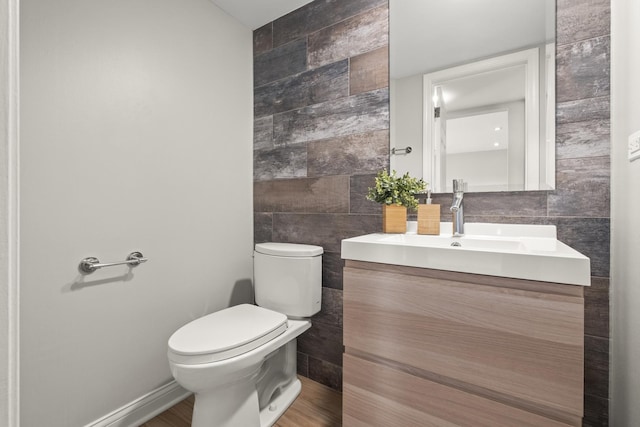 5332 N Delphia Ave Unit 108, Chicago, IL 60656 - half bath with vanity, toilet, and tile walls